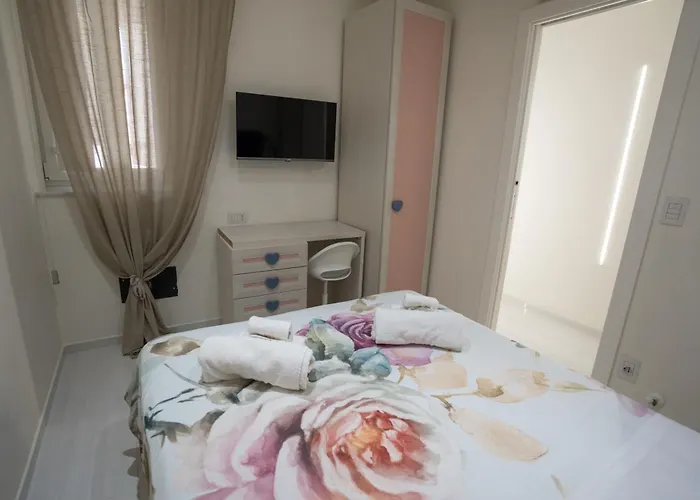 Dimora Santi E Marinai Apartment *